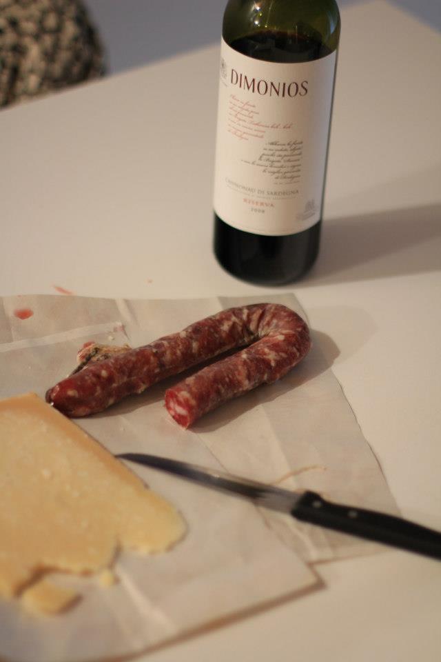 255551_10151013118356711_949578393_n