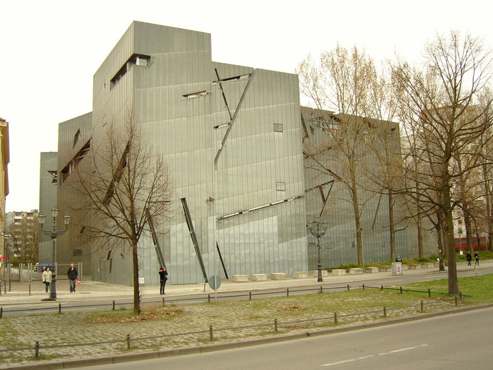 31317_385604366710_7478683_n